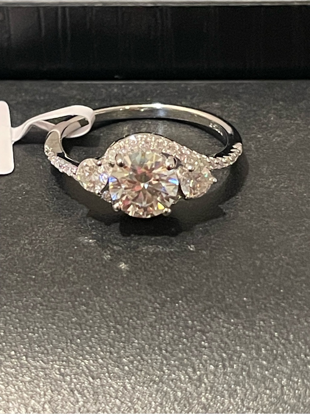 Gorgeous Classic Ring In Silver, With 1.76 Ct Moissanite Clear Stones Size 8